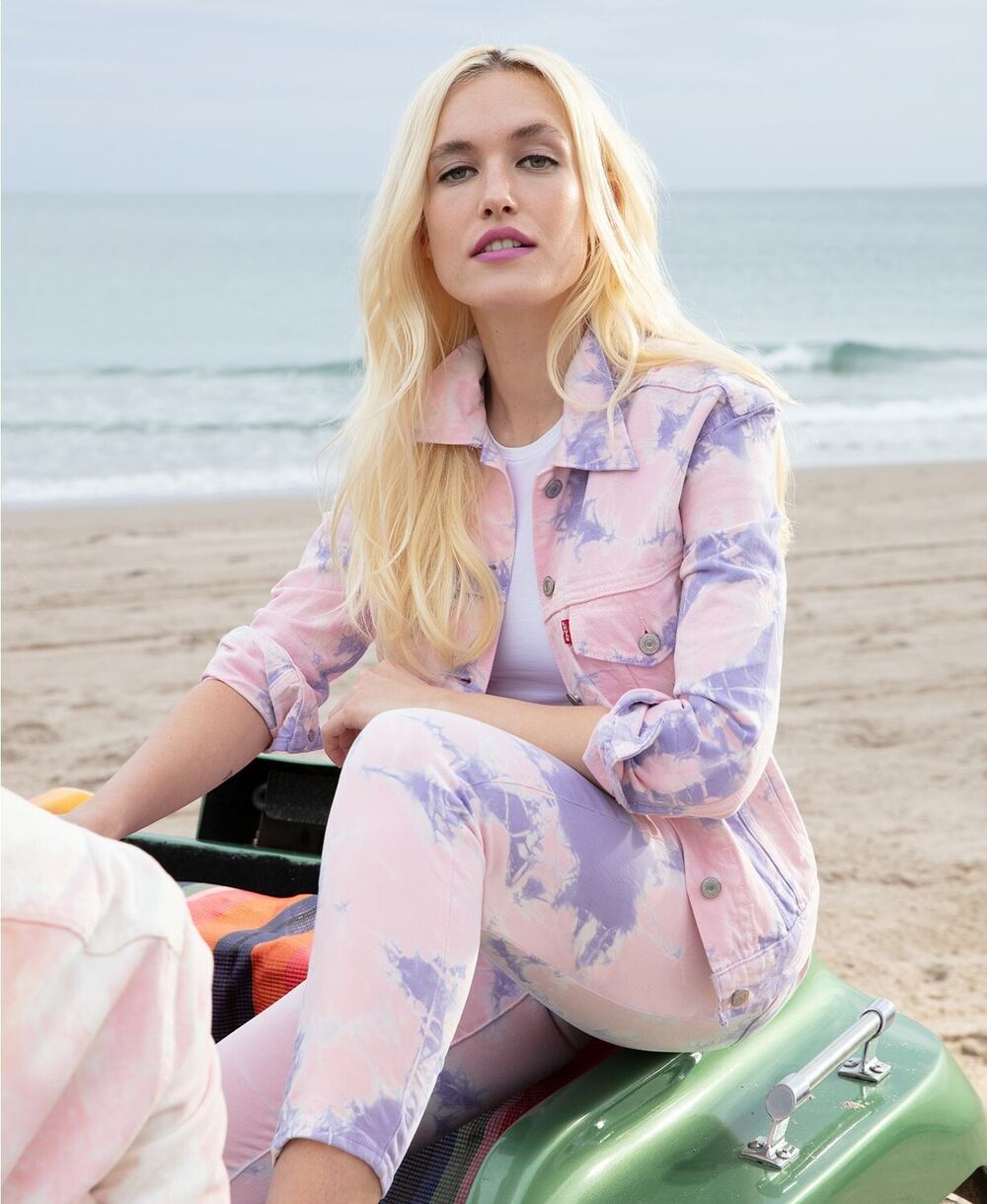 Women's Levi’s Ex-boyfriend Trucker Pink/purple Tie Dye Jacket Size Large NWT